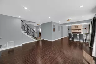 1010 Heathrow Ct, Wheaton, IL 60189 - Photo 6