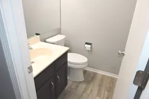 245 Carlisle Ave, Westmont, IL 60559 - Photo 14