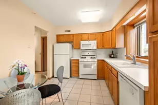 5005 Warren Street W, Skokie, IL 60077 - Photo 4