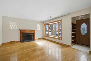 7525 Karlov Ave, Skokie, IL 60076 - Photo 4