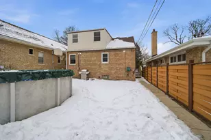7525 Karlov Ave, Skokie, IL 60076 - Photo 26