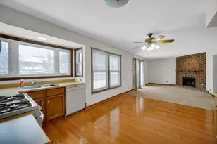 1818 Hawk Ln, Elk Grove Village, IL 60007 - Photo 10