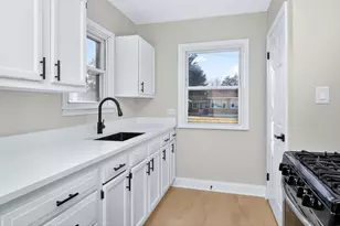 950 Spruce St, Aurora, IL 60506 - Photo 4