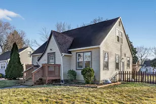 950 Spruce St, Aurora, IL 60506 - Photo 2