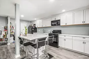 950 Jefferson Ave, Elgin, IL 60120 - Photo 4