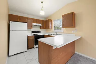 330 Buckingham Cir, Elgin, IL 60120 - Photo 16