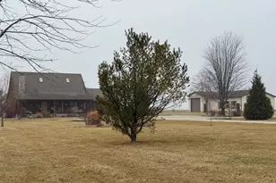 3047 E 11th Rd, Utica, IL 61373 - Photo 54