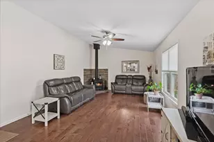 567 7th Cir, Marengo, IL 60152 - Photo 6