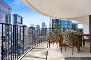 300 N State St, Chicago, IL 60654 - Photo 12