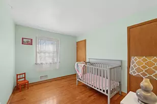 127 W Courtland St, Mundelein, IL 60060 - Photo 8