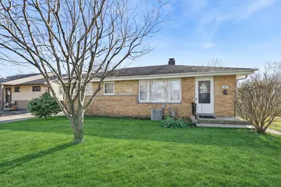 127 W Courtland Street, Mundelein, IL 60060 - Photo 1