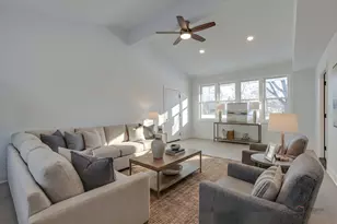 2233 Heathercliff Dr, Green Oaks, IL 60048 - Photo 8