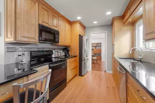 6 The Court Of Lagoon View, Northbrook, IL 60062 - Photo 12