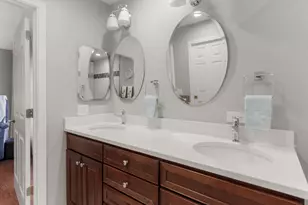 6 The Court Of Lagoon View, Northbrook, IL 60062 - Photo 18