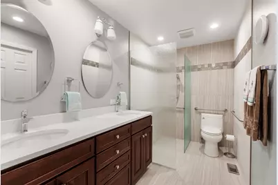 6 The Court Of Lagoon View, Northbrook, IL 60062 - Photo 16