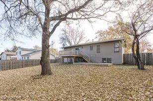 672 Londonberry Ln, Bolingbrook, IL 60440 - Photo 18