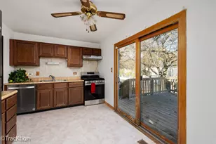 672 Londonberry Ln, Bolingbrook, IL 60440 - Photo 6