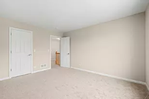 5657 Angouleme Ln, Hoffman Estates, IL 60192 - Photo 14