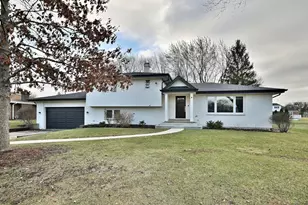 263 Bobwhite Ln, Bloomingdale, IL 60108 - Photo 2