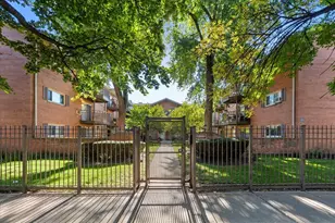 1537 W Farwell Ave, Chicago, IL 60626 - Photo 1