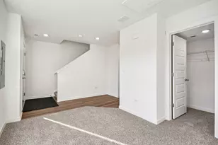 378 Summit Cir, Lombard, IL 60148 - Photo 2