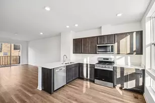 378 Summit Cir, Lombard, IL 60148 - Photo 4