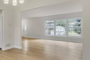 608 Carriage Hill Rd, Island Lake, IL 60042 - Photo 2