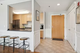 77 S Evergreen Ave, Arlington Heights, IL 60005 - Photo 4