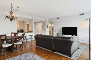 77 S Evergreen Ave, Arlington Heights, IL 60005 - Photo 6