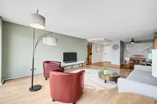 2000 St Regis Dr, Lombard, IL 60148 - Photo 10