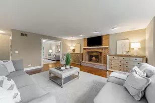 6441 Bobby Jones Ln, Woodridge, IL 60517 - Photo 8