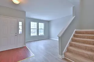 233 Pawtucket Ave, Elgin, IL 60124 - Photo 4