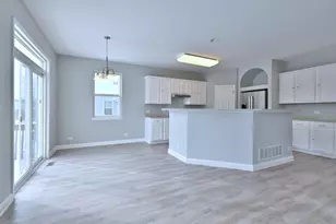 233 Pawtucket Ave, Elgin, IL 60124 - Photo 16