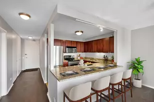 30 E Huron St, Chicago, IL 60611 - Photo 2