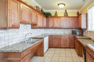 605 Brook Ct, Oswego, IL 60543 - Photo 36