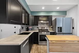 2713 Northcreek Dr, Woodridge, IL 60517 - Photo 6