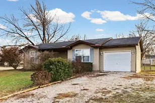 515 Valley View Dr, Philo, IL 61864 - Photo 2