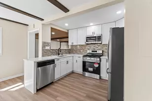 7730 Virginia Ct, Willowbrook, IL 60527 - Photo 8