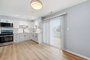 210 Willow Rd, Streamwood, IL 60107 - Photo 16