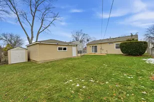 210 Willow Rd, Streamwood, IL 60107 - Photo 20