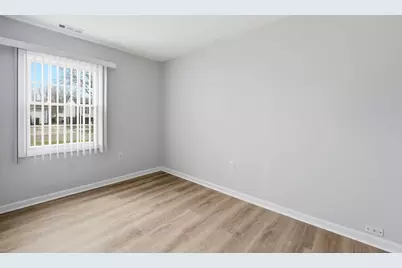 210 Willow Road, Streamwood, IL 60107 - Photo 8