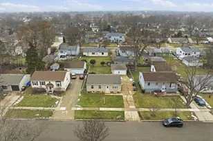 210 Willow Rd, Streamwood, IL 60107 - Photo 22