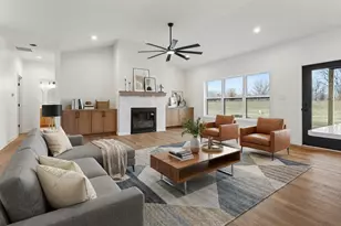 702 N Beacon Hill Cir, Urbana, IL 61802 - Photo 6