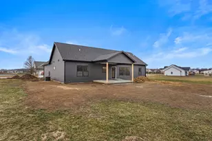 702 N Beacon Hill Cir, Urbana, IL 61802 - Photo 26