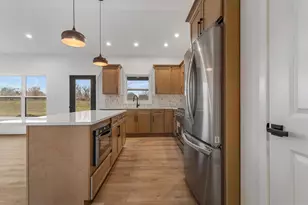 702 N Beacon Hill Cir, Urbana, IL 61802 - Photo 10