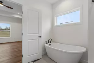 702 N Beacon Hill Cir, Urbana, IL 61802 - Photo 18