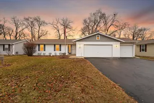 615 Winfield Dr, South Beloit, IL 61080 - Photo 1