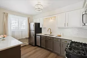 501 Carlysle Dr, Clarendon Hills, IL 60514 - Photo 4