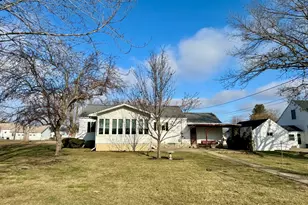 113 W 3rd St, Wyanet, IL 61379 - Photo 30