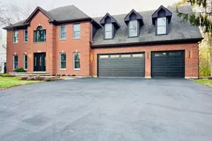 720 Tulip Cir, Island Lake, IL 60042 - Photo 2